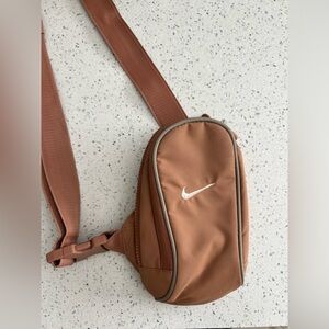 Nike Sportswear Essentials Crossbody Bag